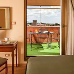 Colosseum Hotel 3*